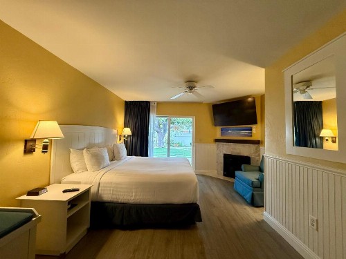 Monterey Bay Lodge - image 26