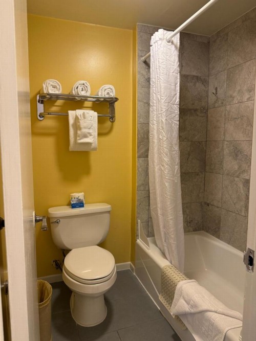 Monterey Bay Lodge - image 28
