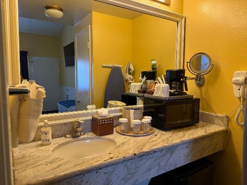 Monterey Bay Lodge - image 30