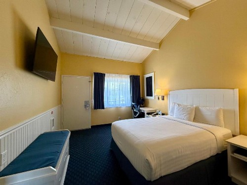 Monterey Bay Lodge - image 33