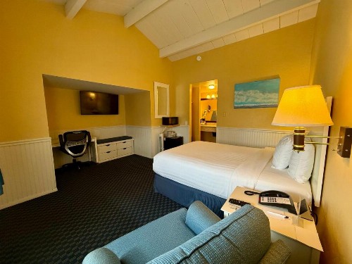 Monterey Bay Lodge - image 45