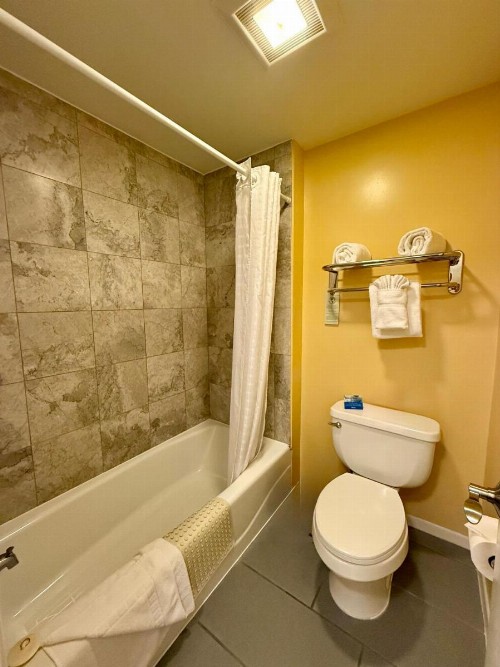Monterey Bay Lodge - image 47