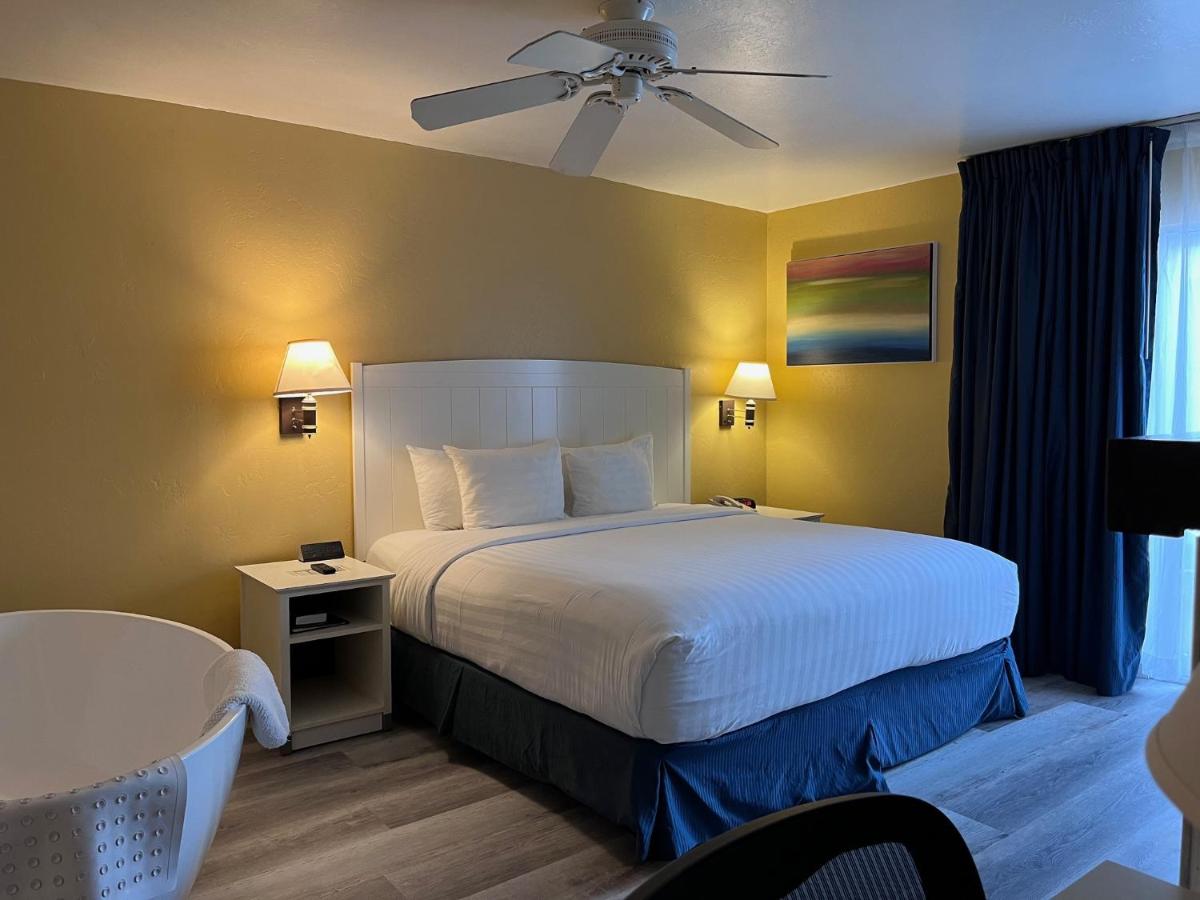 Monterey Bay Lodge - image 6