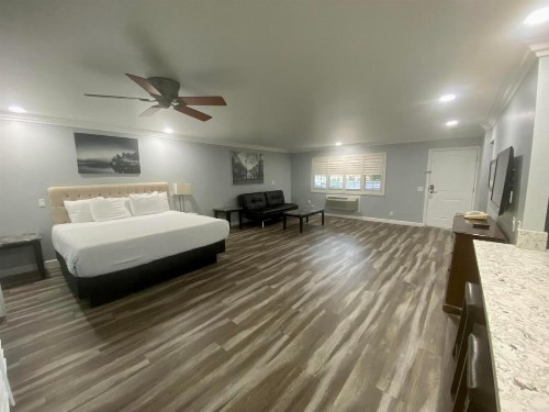 Lone Oak Lodge - image 21