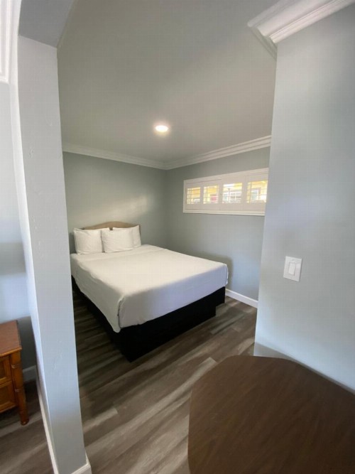 Lone Oak Lodge - image 27