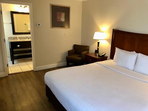 Blu Pacific Hotel - image 36