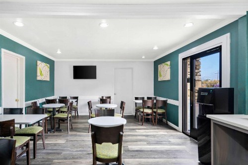 Best Western Park Crest Inn - image 2