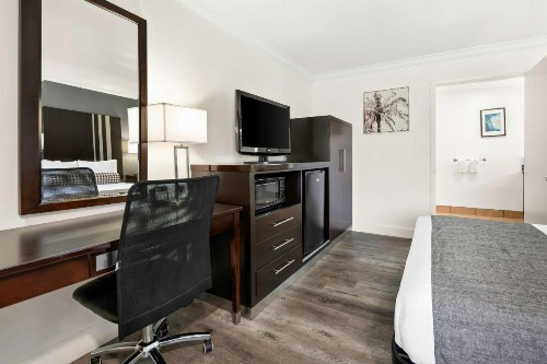 Best Western Park Crest Inn - image 24
