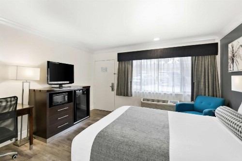 Best Western Park Crest Inn - image 25