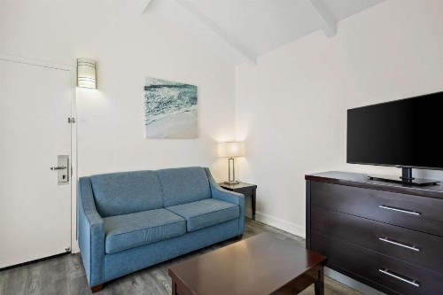Best Western Park Crest Inn - image 40