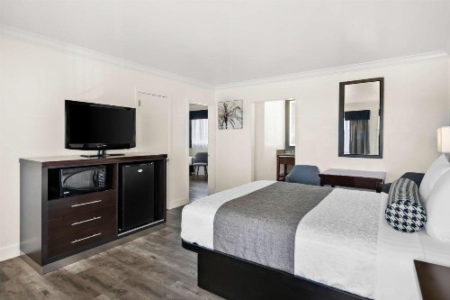 Best Western Park Crest Inn - image 43