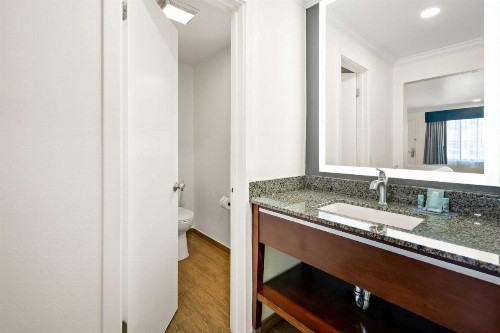 Best Western Park Crest Inn - image 47
