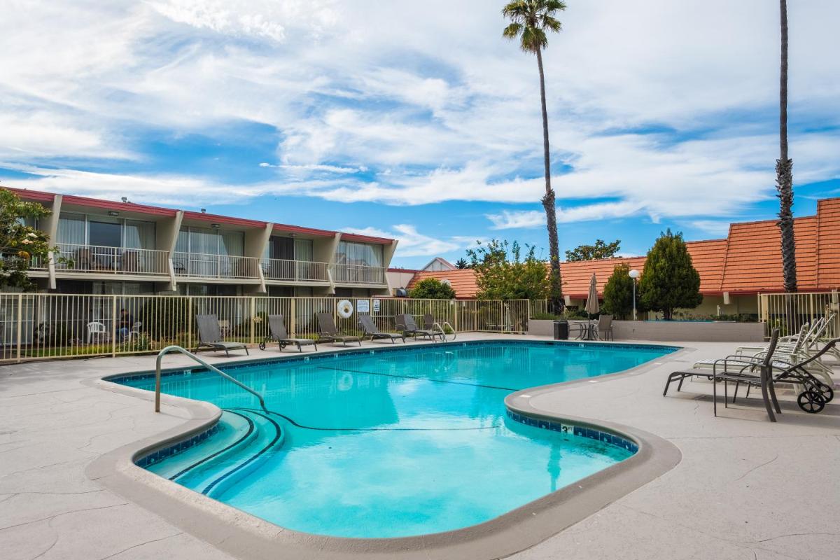 Travelodge by Wyndham Monterey Bay - main image