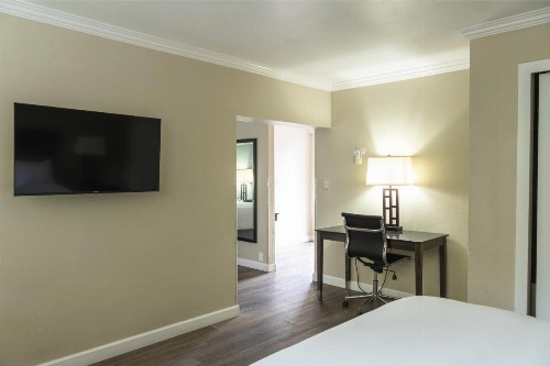 Travelodge by Wyndham Monterey Bay - image 30