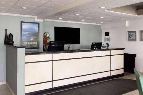 Travelodge by Wyndham Monterey Bay - image 5