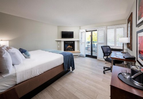 Mariposa Inn and Suites - image 11