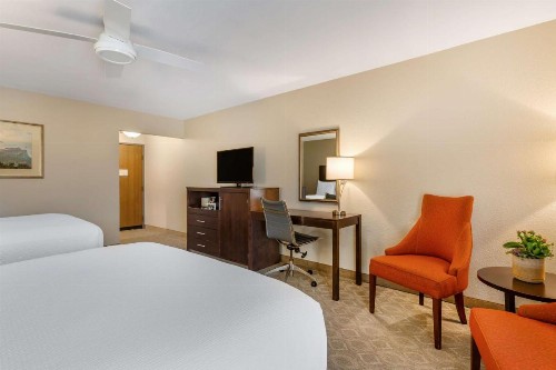 Best Western Plus Monterey Inn - image 11
