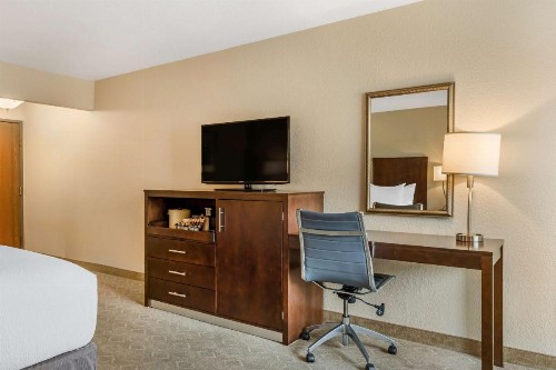 Best Western Plus Monterey Inn - image 12