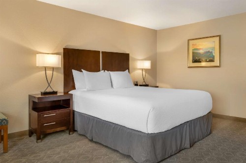 Best Western Plus Monterey Inn - image 16