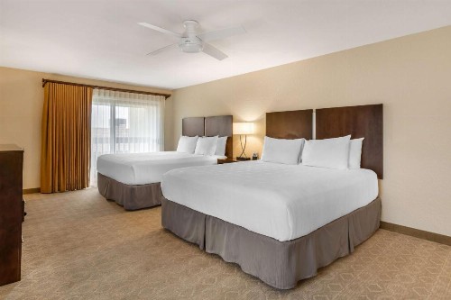 Best Western Plus Monterey Inn - image 17