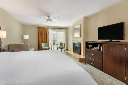 Best Western Plus Monterey Inn - image 18