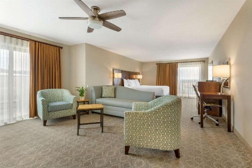 Best Western Plus Monterey Inn - image 19