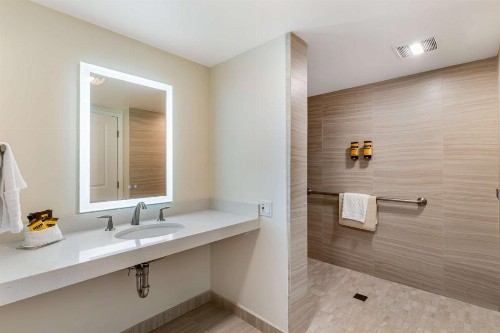 Best Western Plus Monterey Inn - image 23