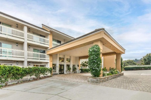 Best Western Plus Monterey Inn - image 24
