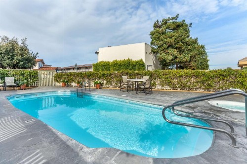 Best Western Plus Monterey Inn - image 25