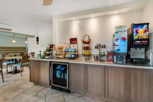 Best Western Plus Monterey Inn - image 26