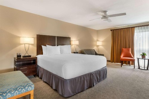 Best Western Plus Monterey Inn - image 29