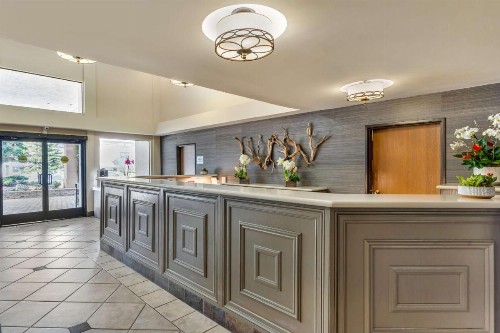 Best Western Plus Monterey Inn - image 30