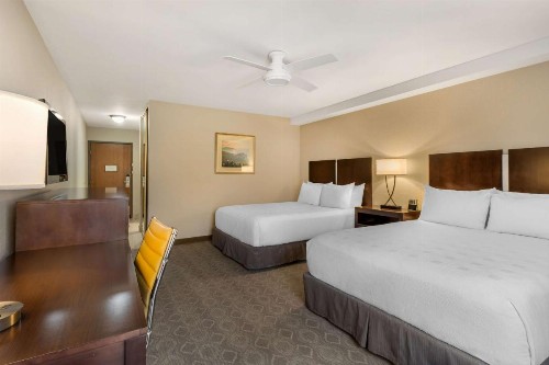Best Western Plus Monterey Inn - image 31