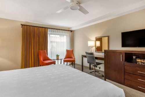 Best Western Plus Monterey Inn - image 35