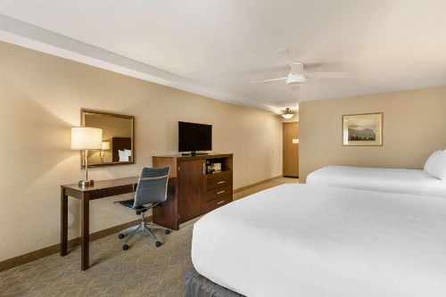 Best Western Plus Monterey Inn - image 41