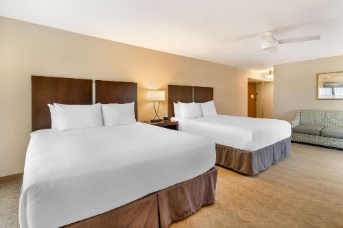 Best Western Plus Monterey Inn - image 43