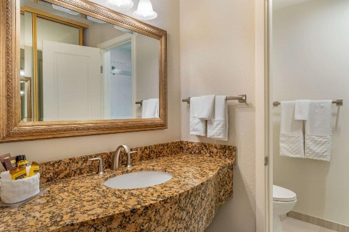 Best Western Plus Monterey Inn - image 45