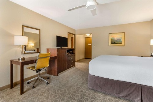 Best Western Plus Monterey Inn - image 48