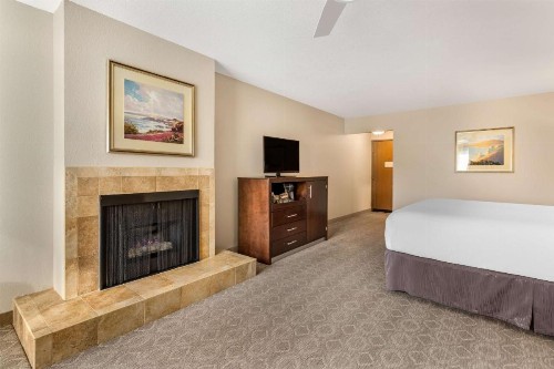 Best Western Plus Monterey Inn - image 50