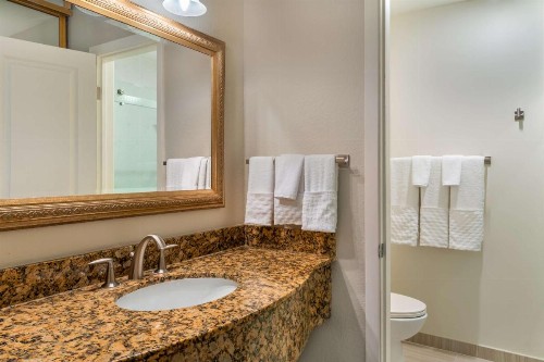 Best Western Plus Monterey Inn - image 9