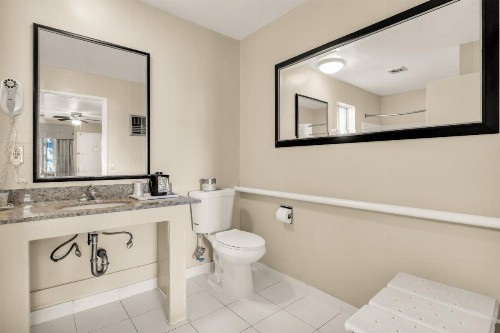 Quality Inn Monterey - image 30