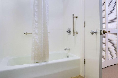Comfort Inn Monterey Peninsula Airport - image 10