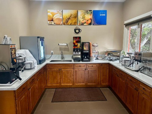 Comfort Inn Monterey Peninsula Airport - image 12