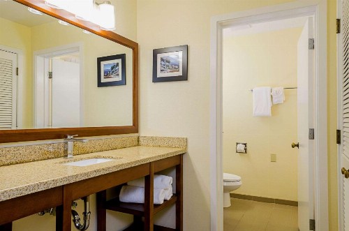 Comfort Inn Monterey Peninsula Airport - image 13