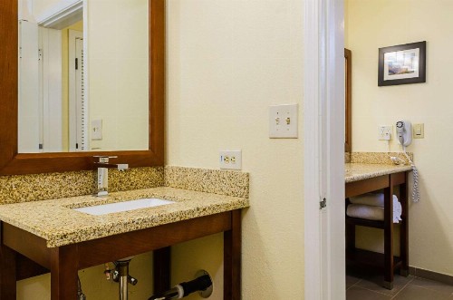 Comfort Inn Monterey Peninsula Airport - image 16