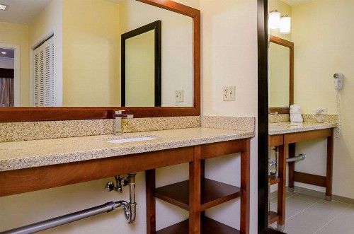 Comfort Inn Monterey Peninsula Airport - image 17
