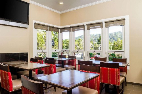 Comfort Inn Monterey Peninsula Airport - image 18
