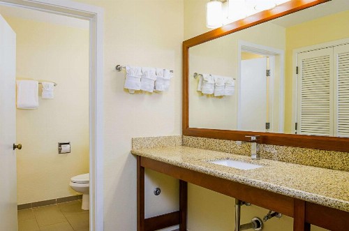 Comfort Inn Monterey Peninsula Airport - image 21