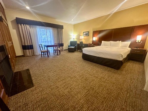 Comfort Inn Monterey Peninsula Airport - image 22