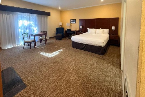 Comfort Inn Monterey Peninsula Airport - image 25